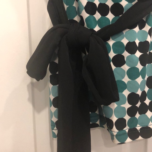 BCBGMAXAZRIA top - L - faux wrap with belt - Picture 2 of 8